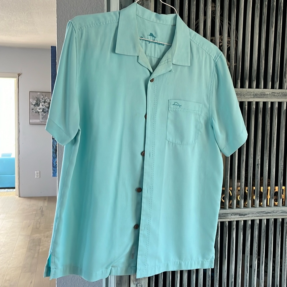 Men’s Tommy Bahama, short sleeve shirt! Size Small! Teal Color!!